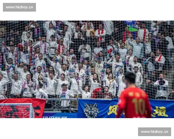 主场氛围助力球队发挥全力迎接观众热情欢呼
